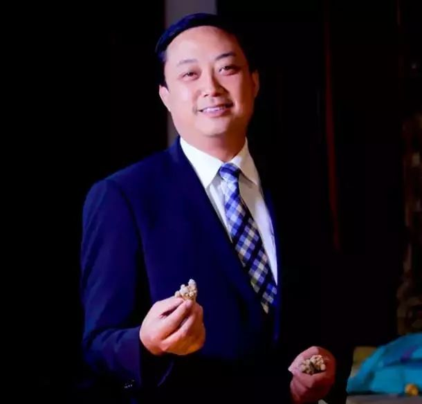 (云南鸿翔一心堂董事长阮鸿献)云南首富夫妇"离婚门"事件,无疑是过去