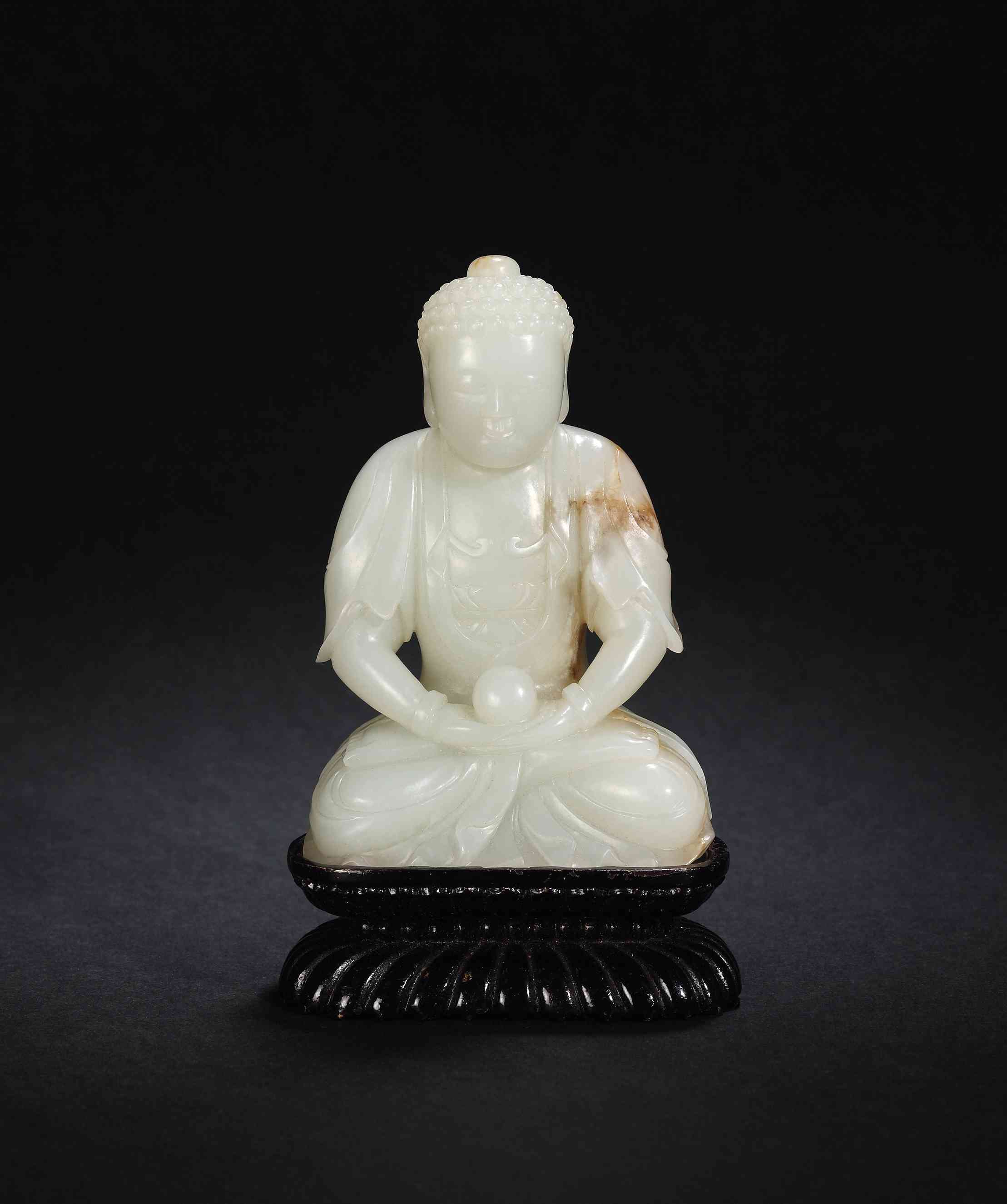 5704 清乾隆白玉雕阿弥陀佛座像 玉佛面相庄严,眼睑微合,直鼻小口,大