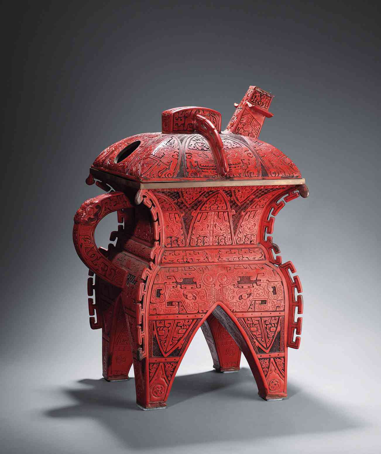 民国雕漆仿古兽面纹盉