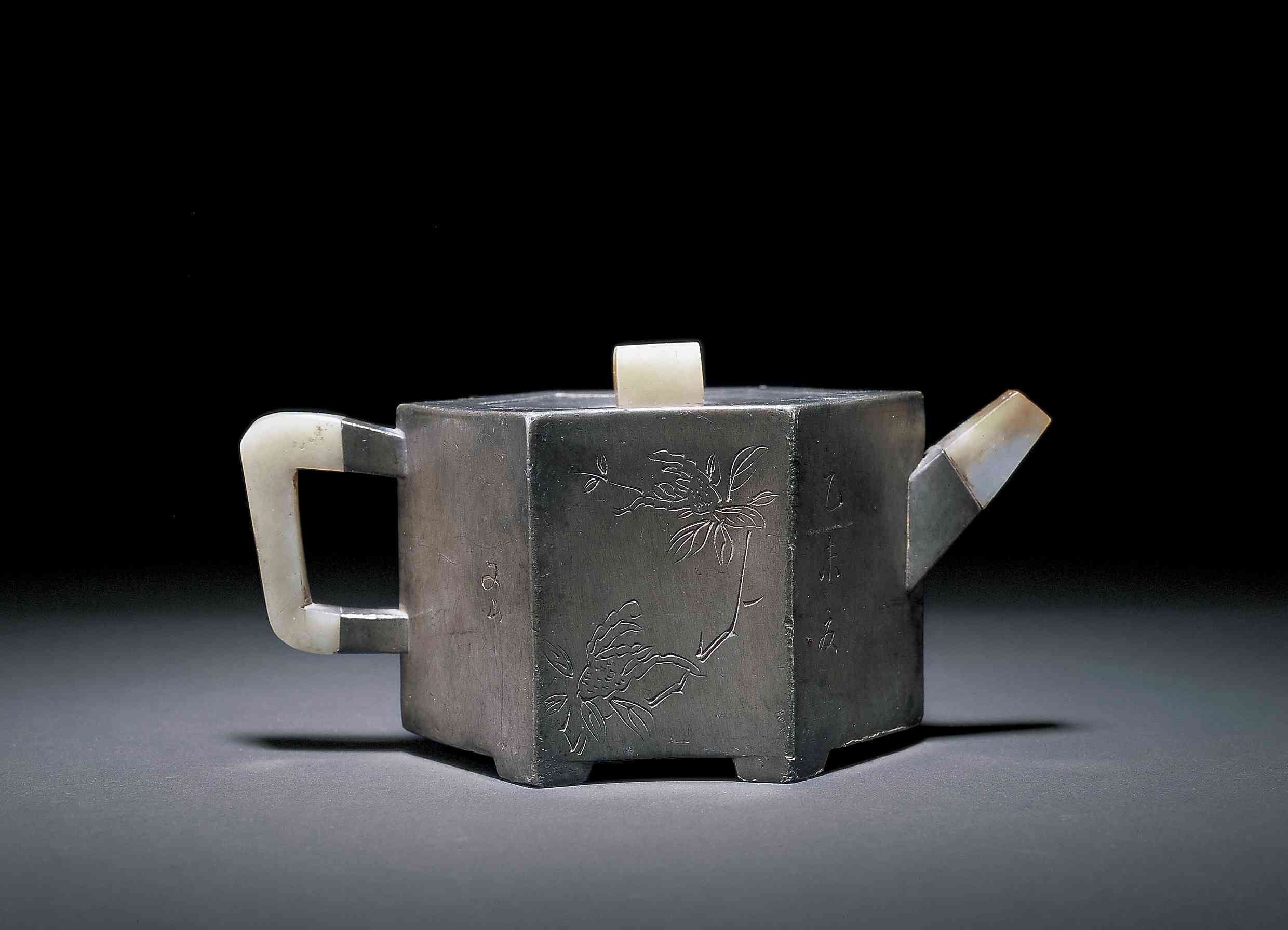 紫砂包锡刻诗文茶壶