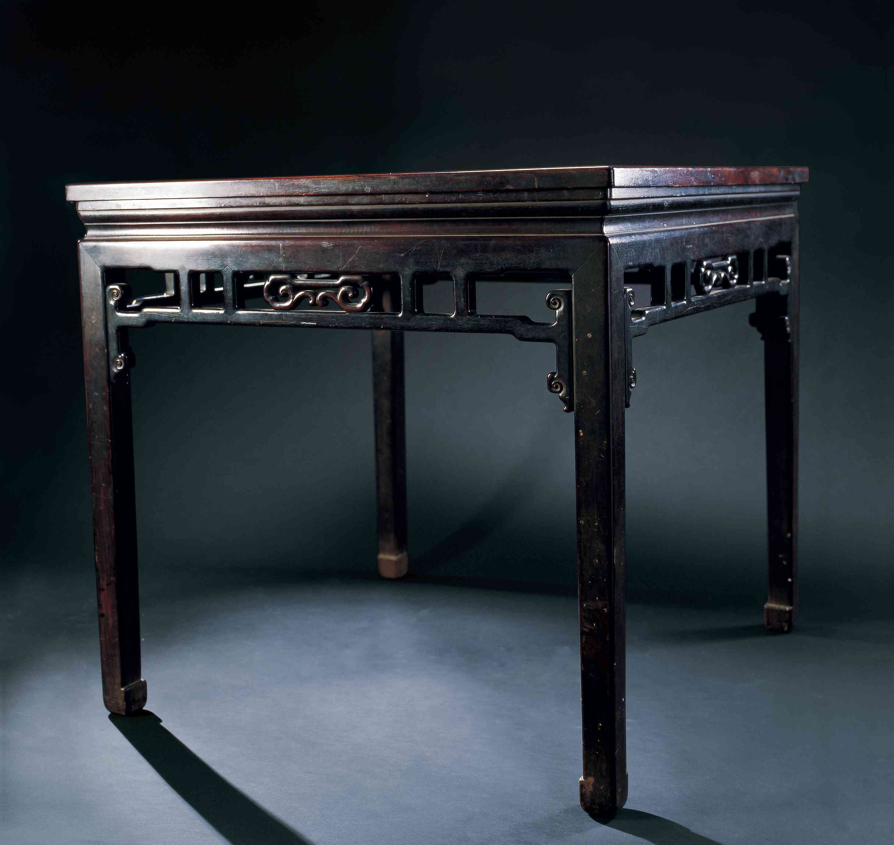 紫檀卡子花方桌