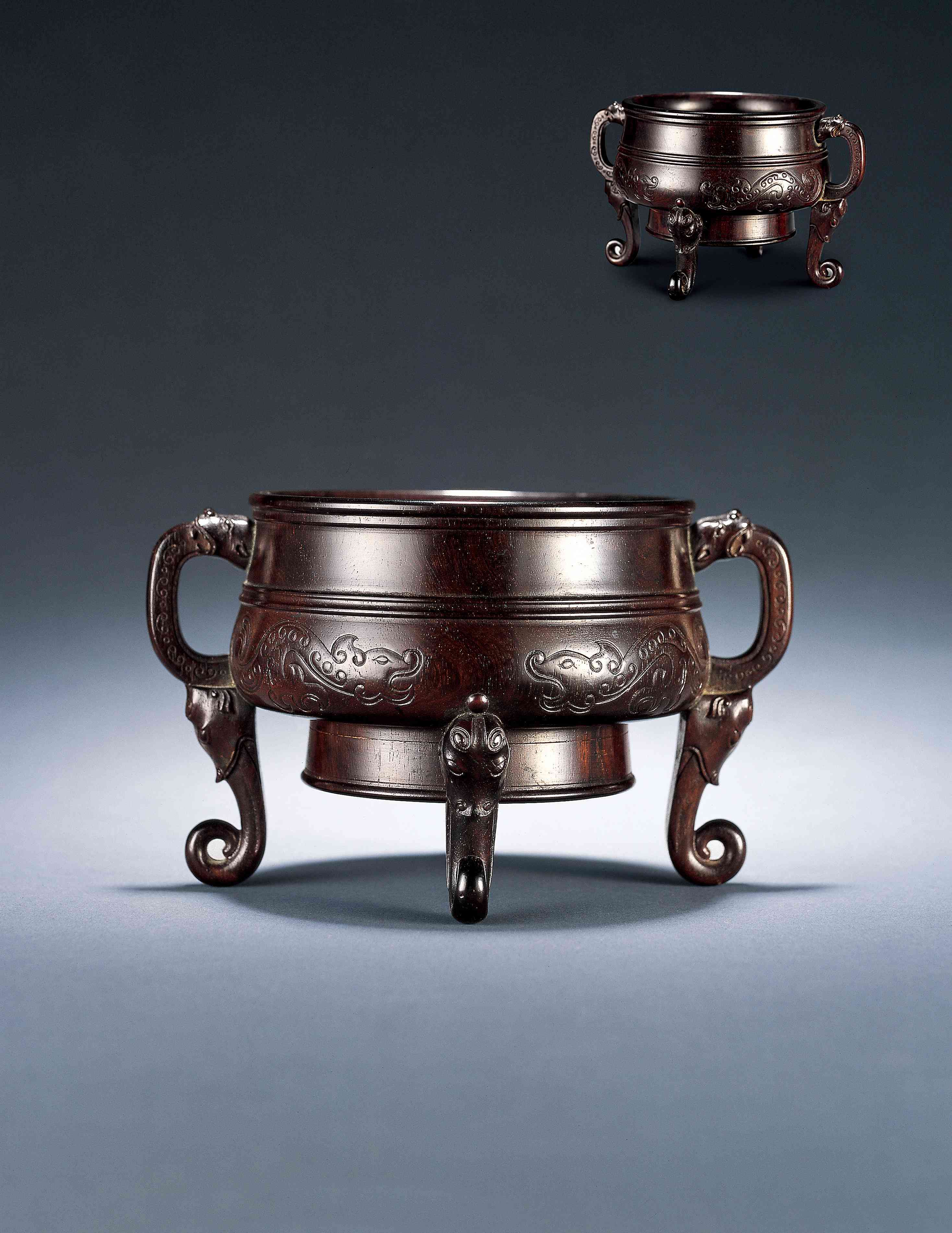 紫檀螭龙双耳象足炉