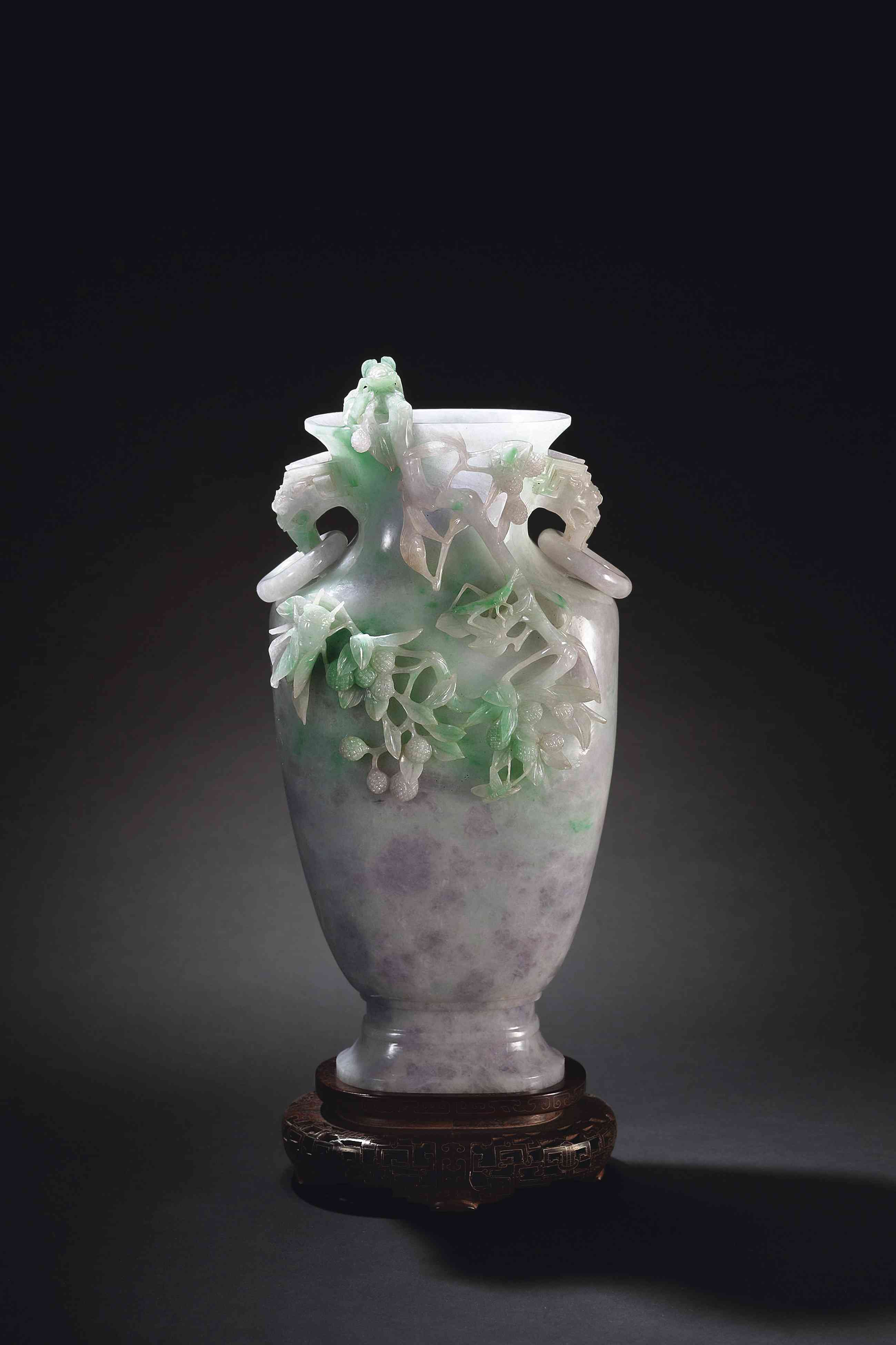 翡翠雕折枝花果兽耳衔环瓶