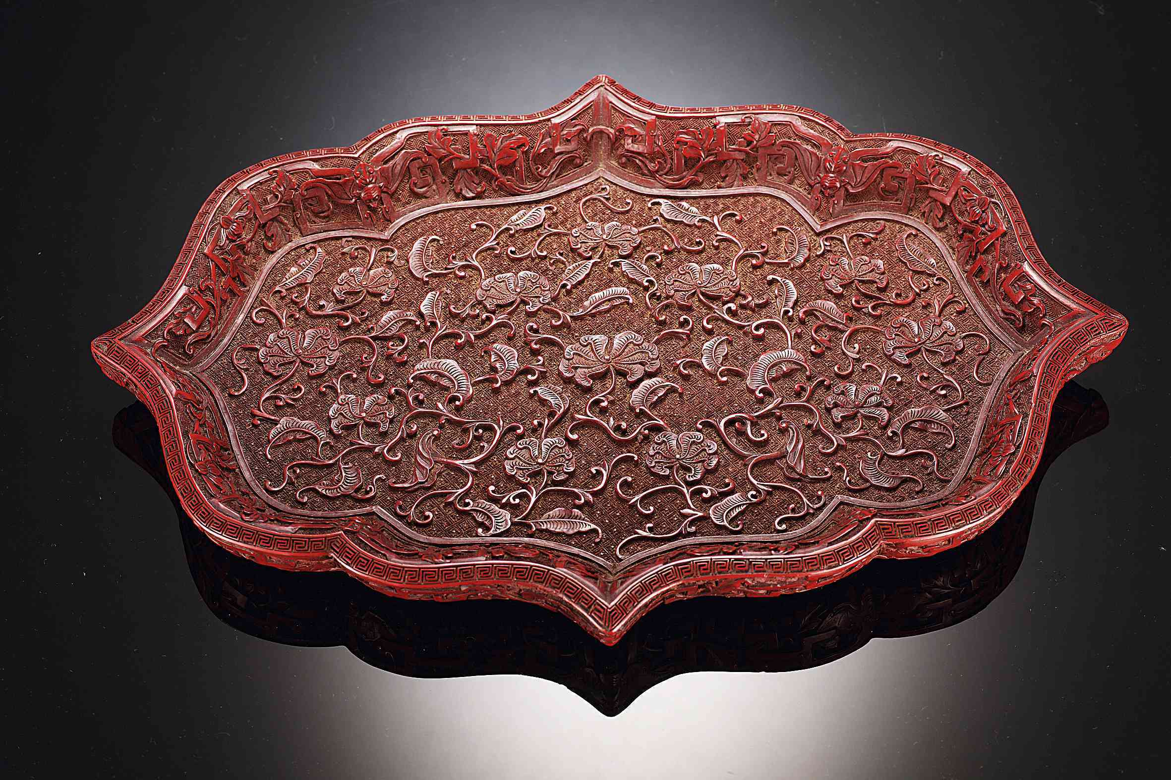 剔红花卉海棠盘