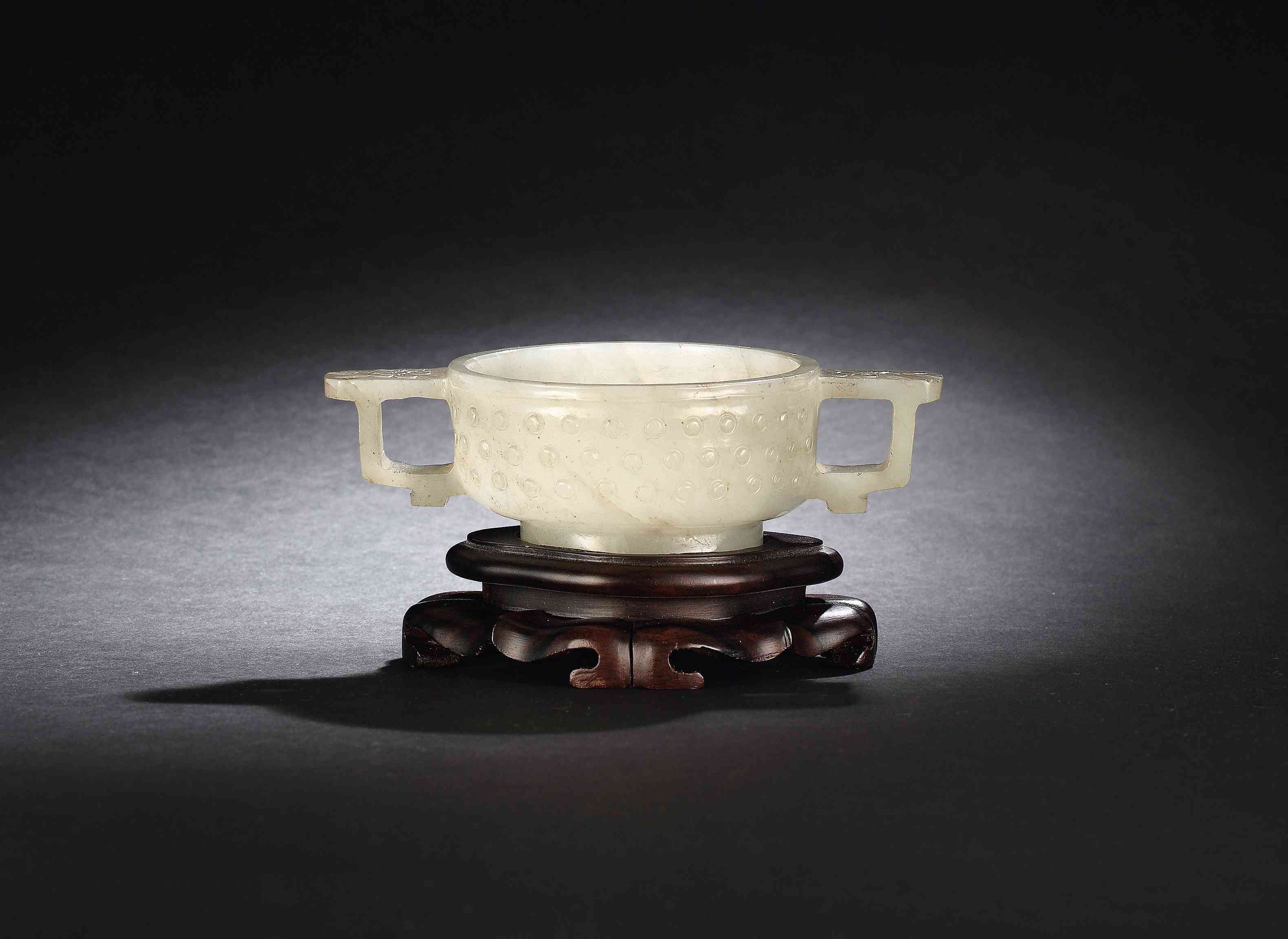 白玉乳钉梅花双耳杯