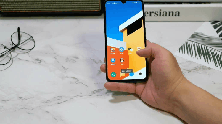 小米9的全面屏手势是我所体验的手机系统中比较特别的一类,一般手机