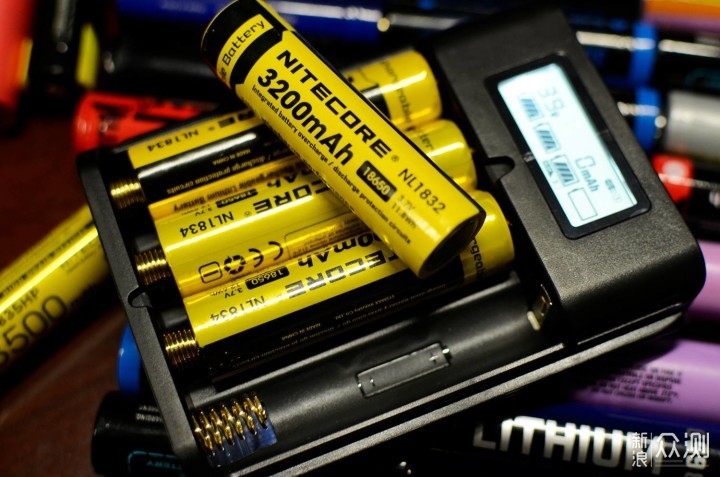 怎样装电池正负极 dd9fda6acad76acdea6749c11fce8214.jpeg