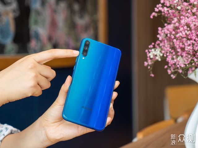 青铜的价格王者的性能,荣耀play3上手测评