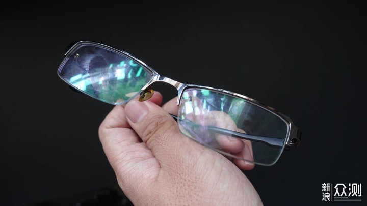 如何正确使用眼镜布擦拭眼镜 42dd3f0b2ce89673fc47c367db87efb0.jpeg