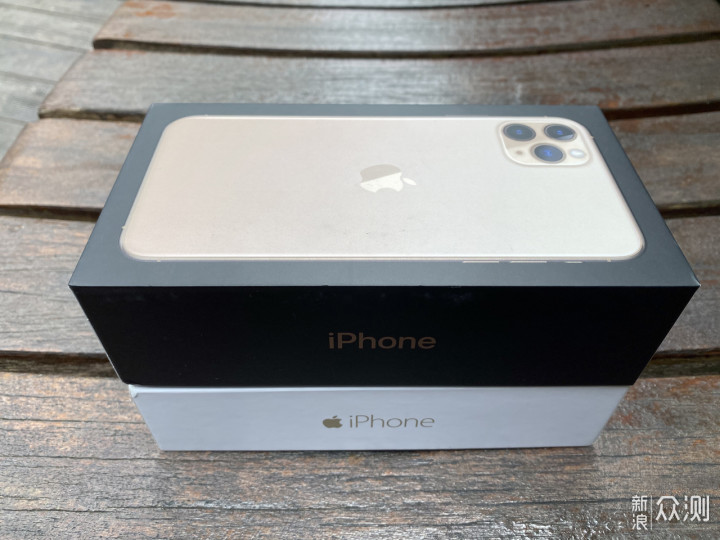 iphone 11 pro max,盒子前后左右四面为苹果的