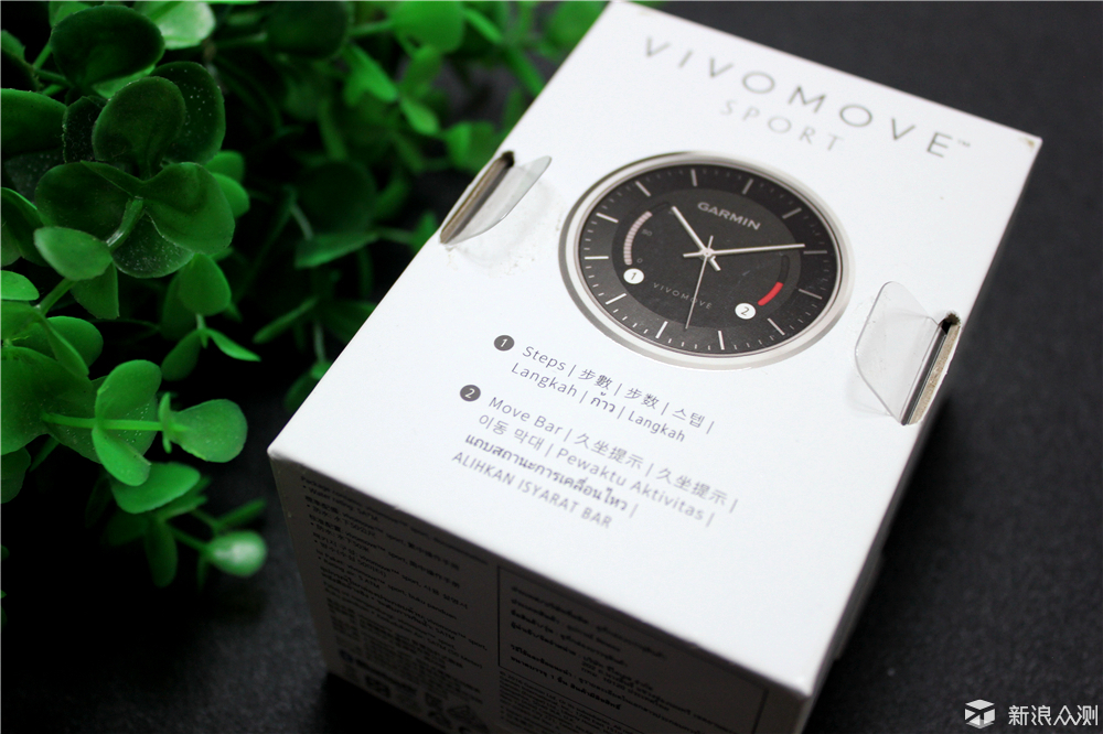 vívomove包装背面佳明vívomove运动手表包装三围118x83x72mm,包装