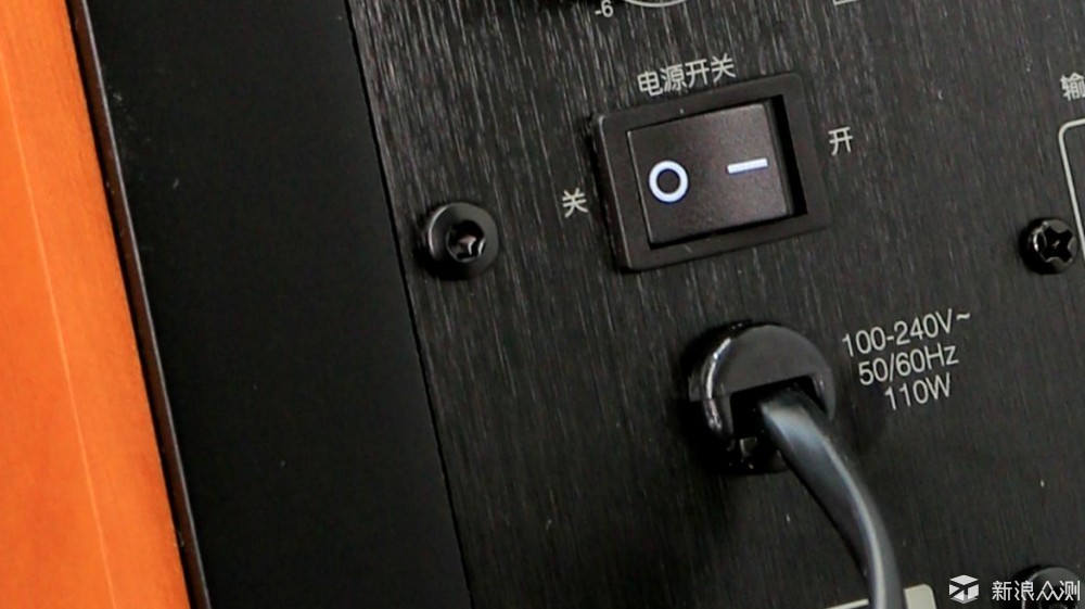 开关电源且为100-240v/110w自适应电源,全球通杀.