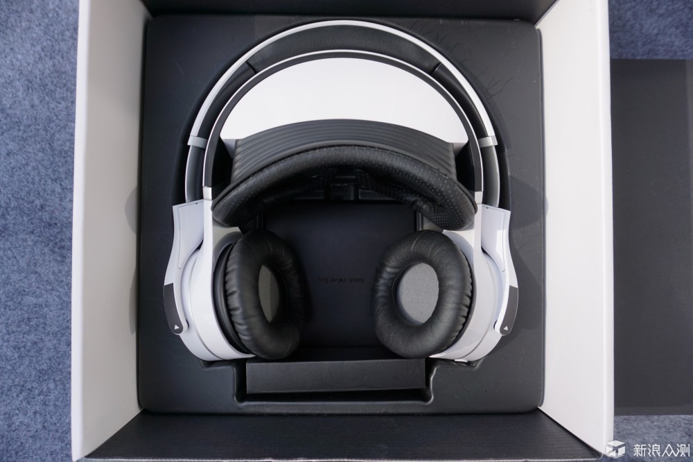 巨屏私人影院 柔宇moon 3d头戴影院细致体验报告