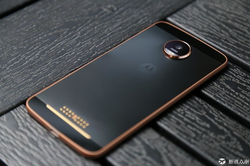摩托罗拉 moto z模块化手机评测