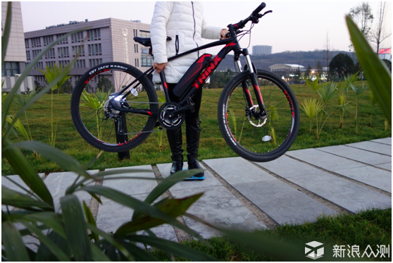 跟队飙车城市通行千里达x1e智慧电单车体验