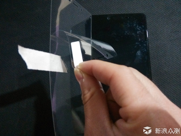 闪魔贴膜圆圈原因 闪魔钢化膜好不好用