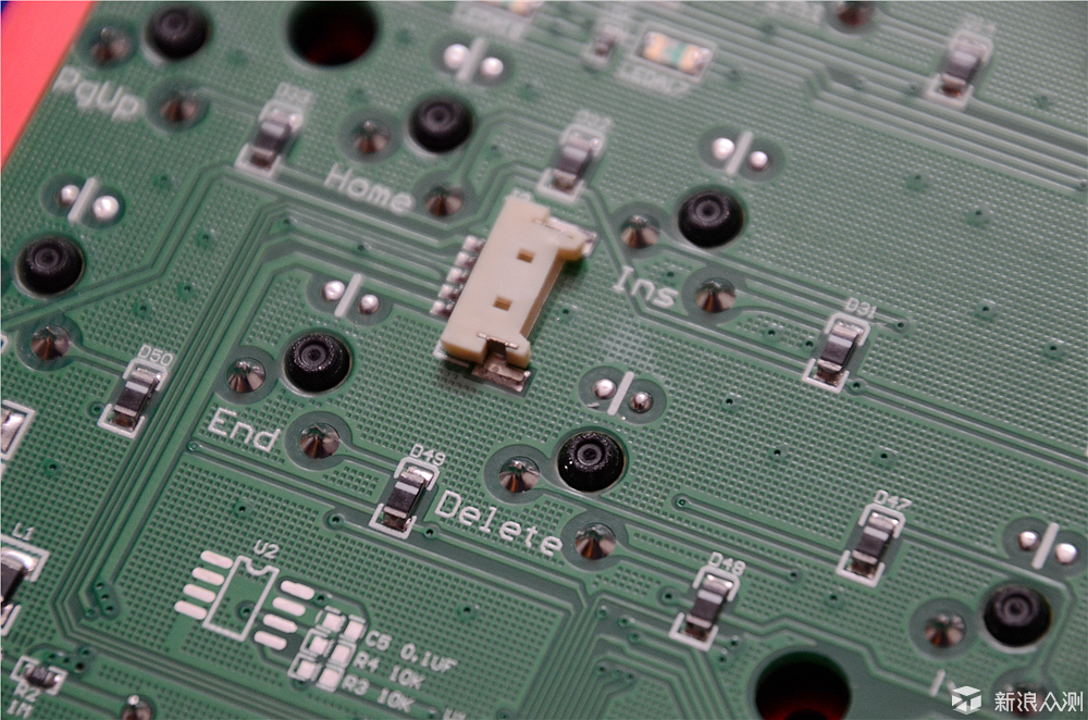 高斯的工艺标准和技术非常不错,焊点大小几乎统一,做工不错.