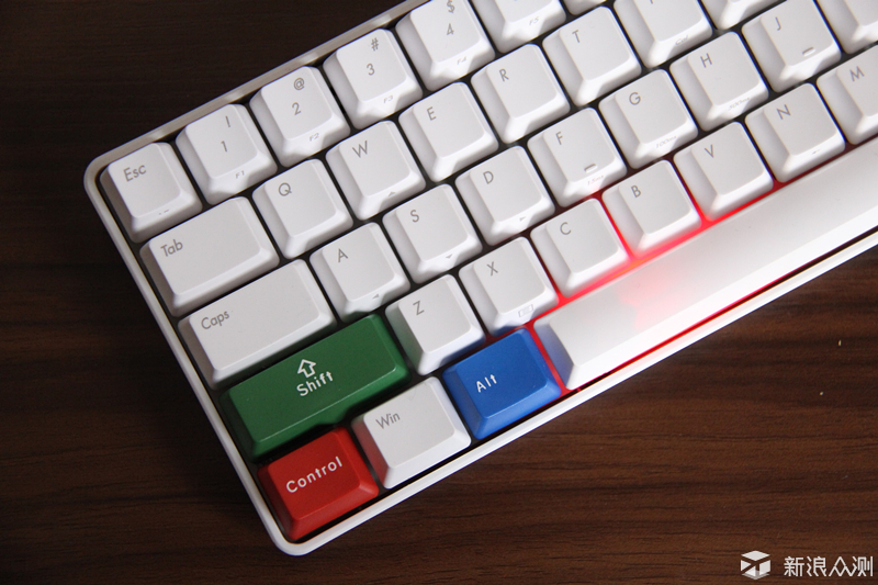 ikbcpoker2机械键盘短小精悍再现完美尺寸