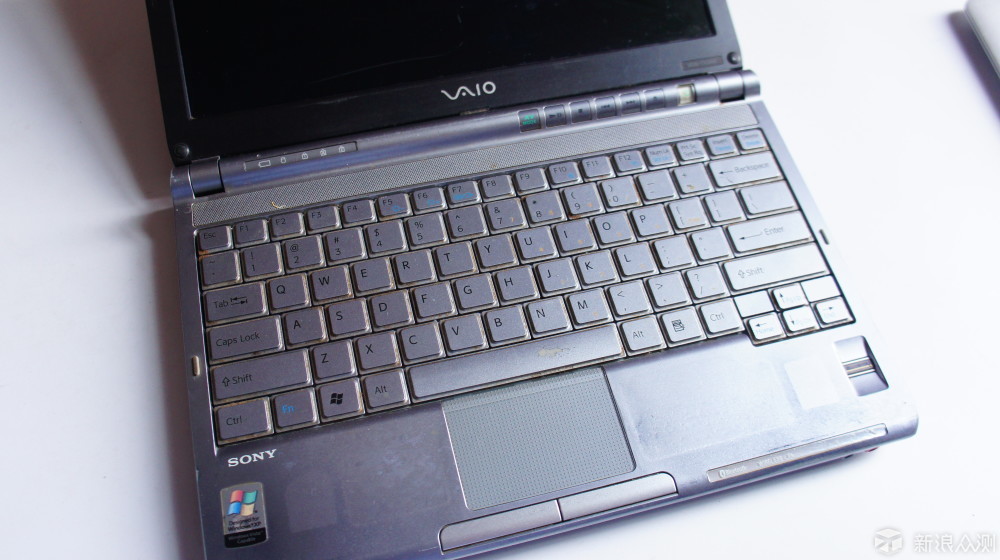 指纹识别,10年前索尼就把指纹解锁,安装到了tx系列小巧的机身上面到 