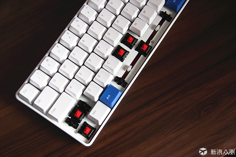 ikbcpoker2机械键盘短小精悍再现完美尺寸