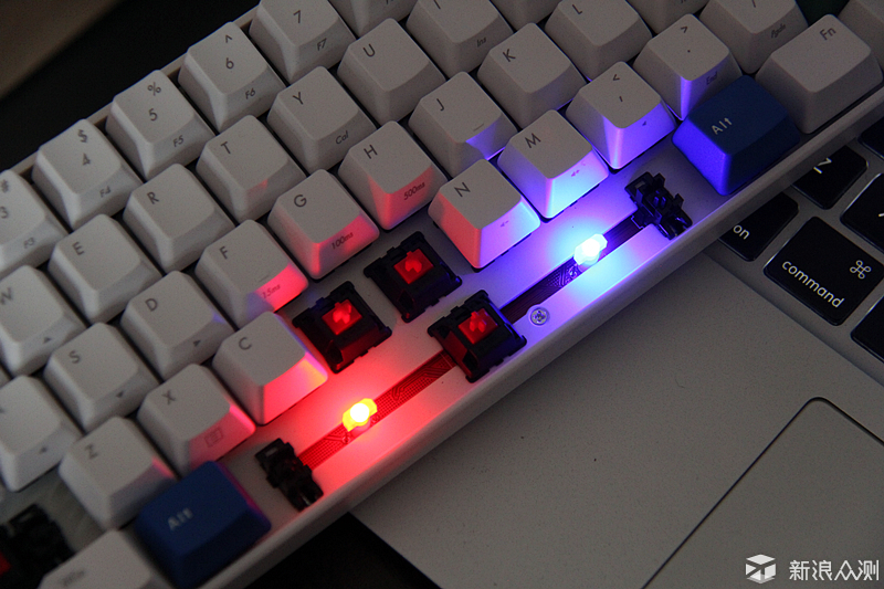 ikbcpoker2机械键盘短小精悍再现完美尺寸