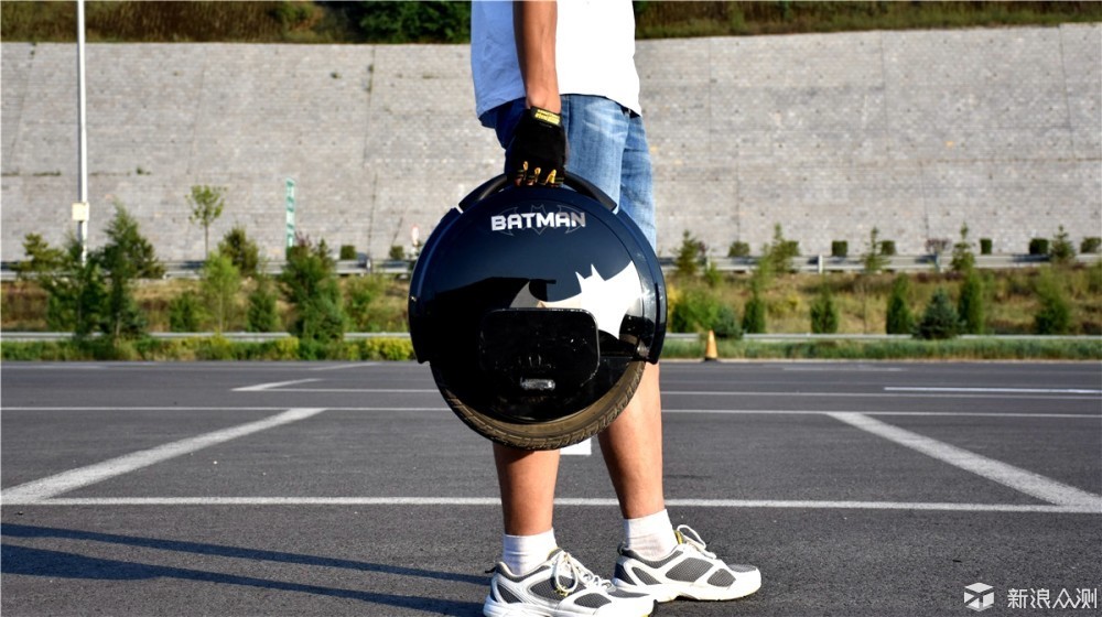 九号单轮平衡车蝙蝠侠版体验