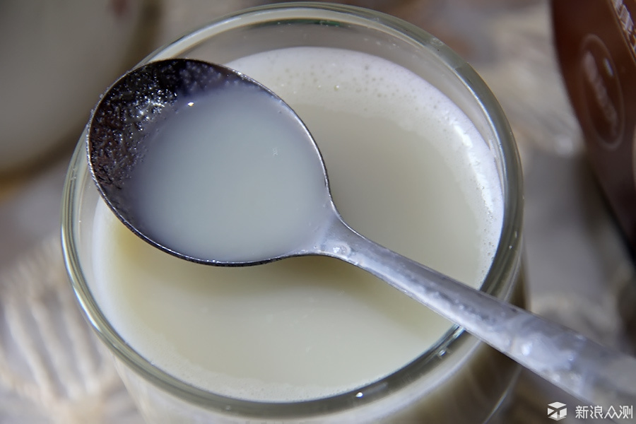 底部为白砂糖,分层效果很明显,说明豆浆很均匀,没有杂质沉淀