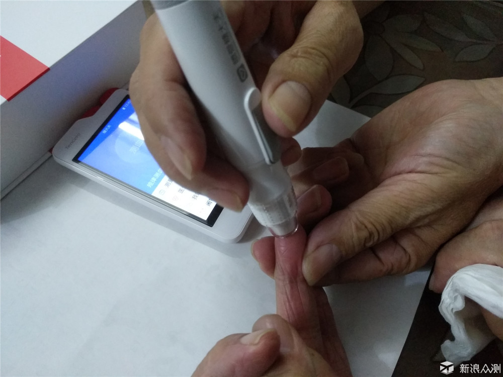 安装好采血针,准备好测试纸,这个时候才发现有一样东西也是挺重要的