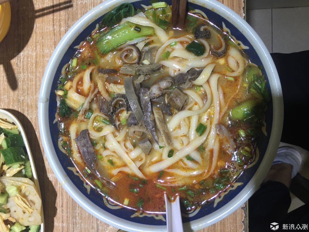 一碗羊杂刀削面