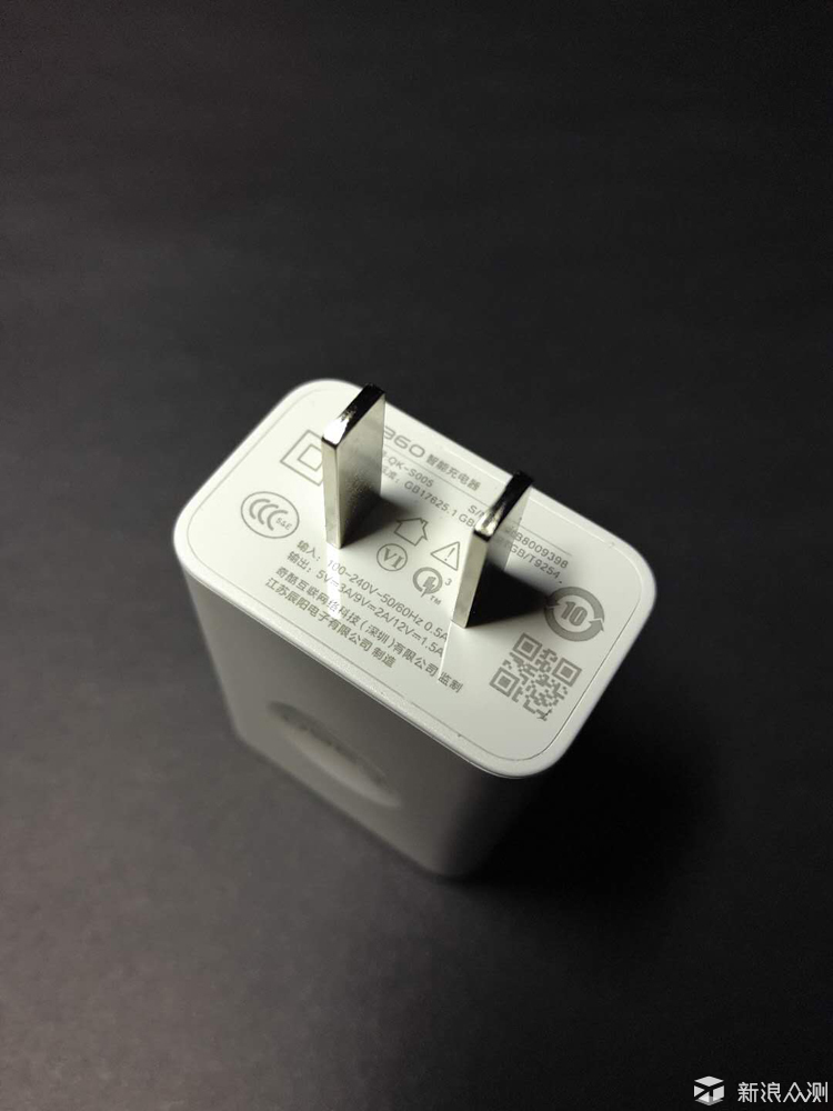 360 n6 pro并未采用流行的type-c充电接口,而采用micro usb,18w快充
