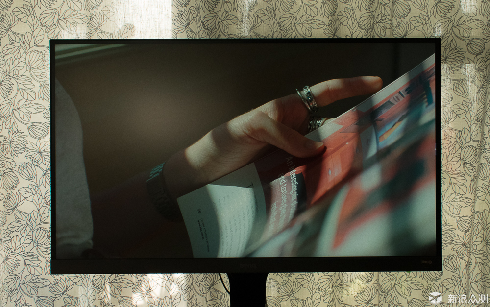 明基ew277hdr智慧调光爱眼自然生动色彩