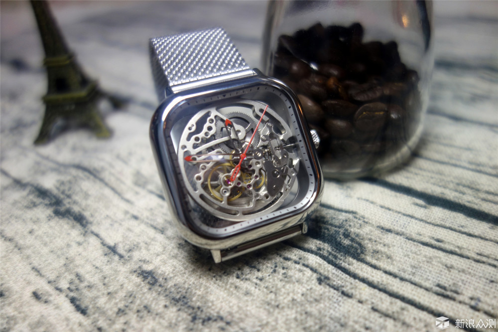 除了颜值在线 这款全镂空机械腕表实用吗?