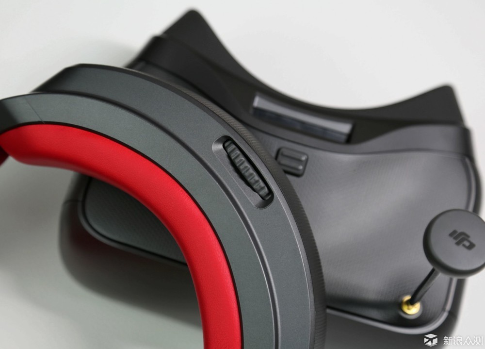 更刺激的沉浸式飞行体验:dji飞行眼镜竞速版