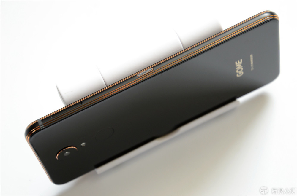 黑科技手机200元 689a337bd6af4fd25c8056359424ab0a.jpg