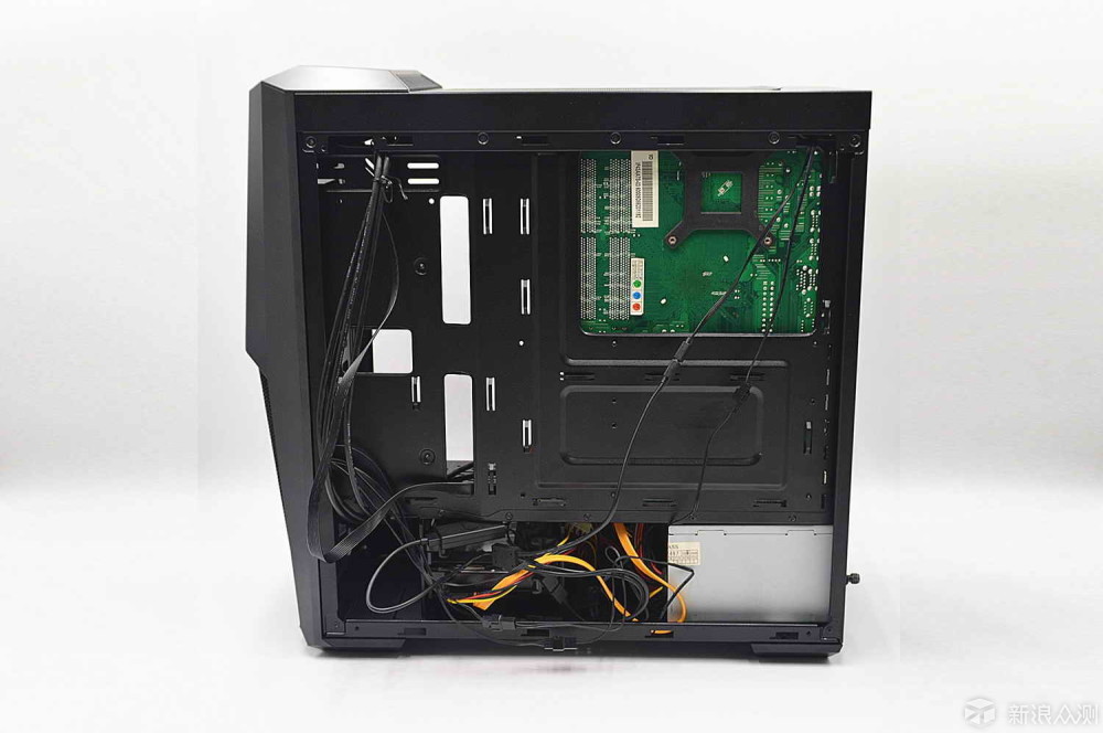 小黄人:厉害了我的空调屋!毁灭者三代机箱评测_新浪众测