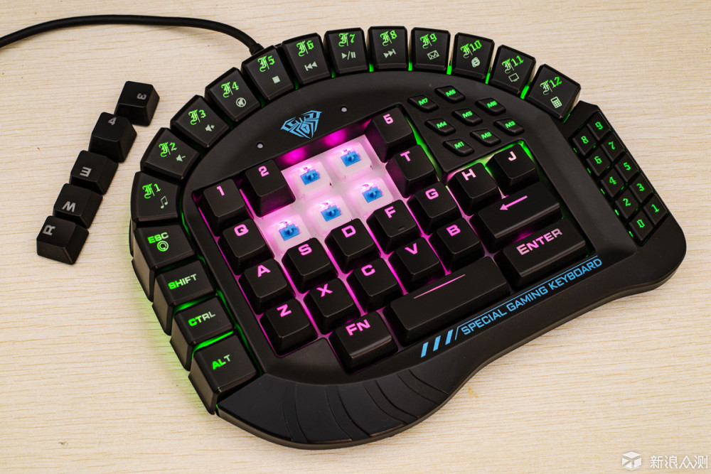 为什么fps游戏大佬都喜欢斜着放键盘?