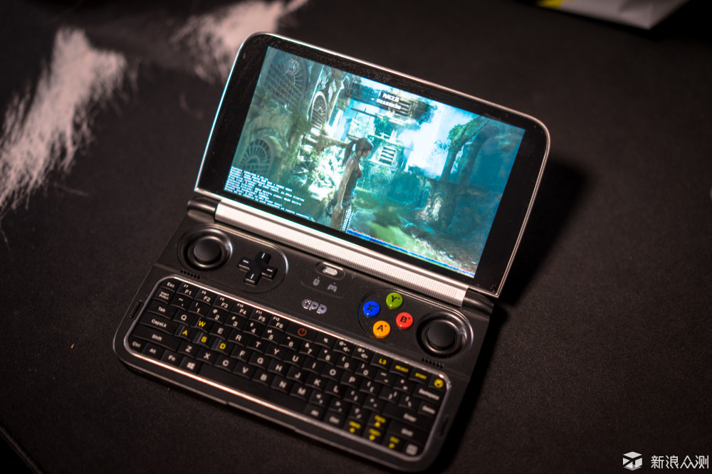 全能掌上游戏平台 gpd win2 开箱评测