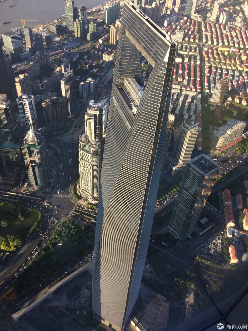 上海摩天大楼电梯速度图片
