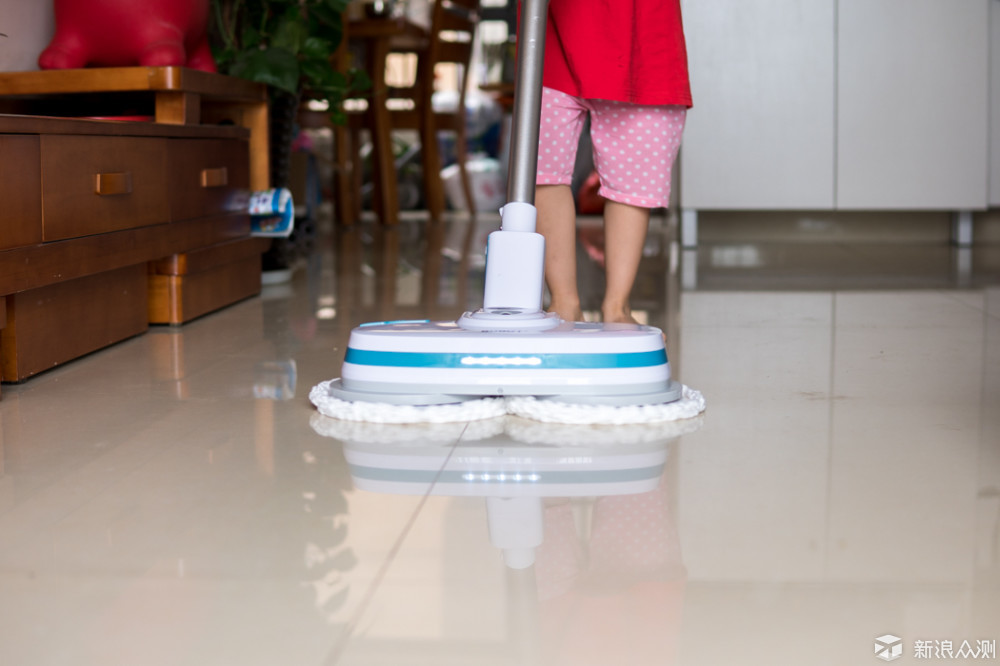 有了Bobot电动拖地机,孩子也能完成拖地工作_试用报告_新浪众测