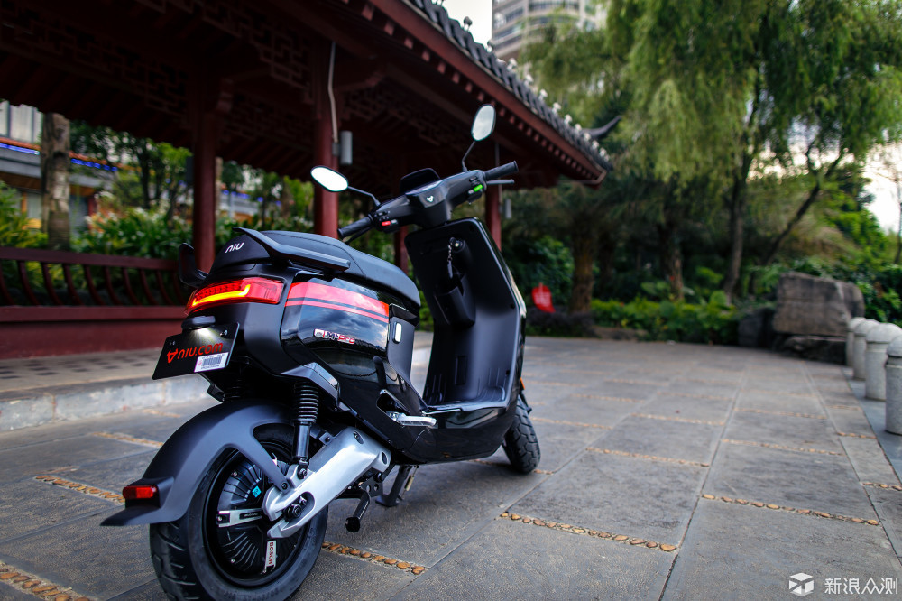 颜值高性能好的暗夜精灵小牛电动mpro