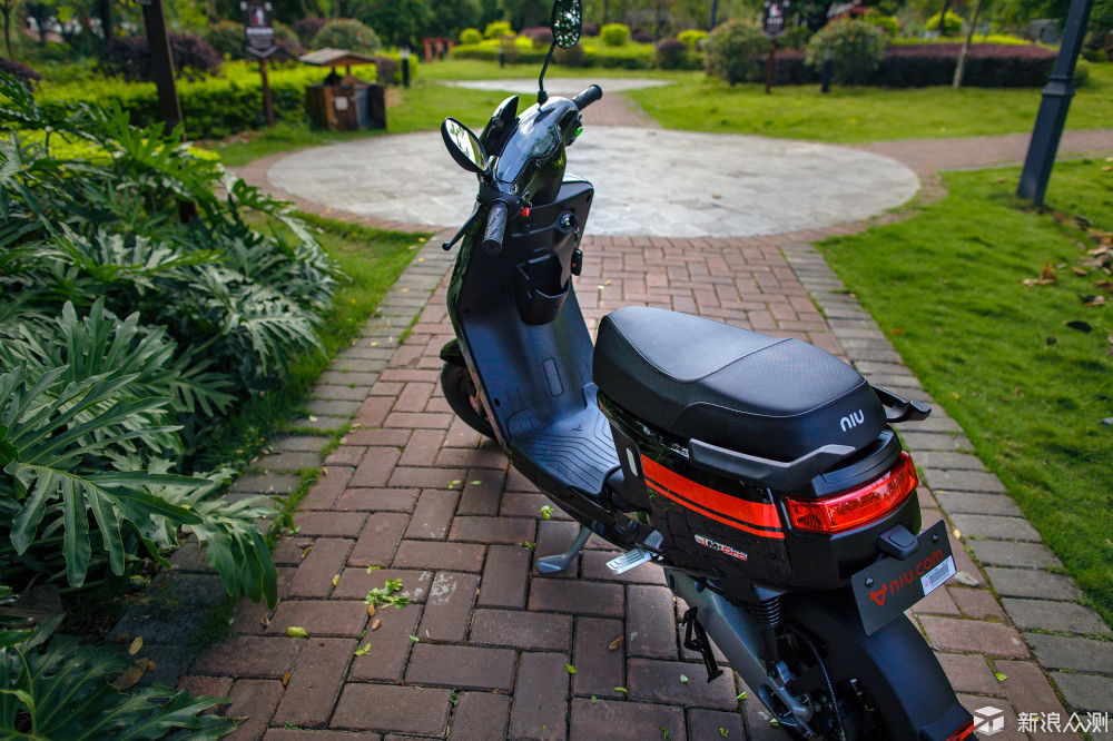 颜值高性能好的暗夜精灵小牛电动mpro