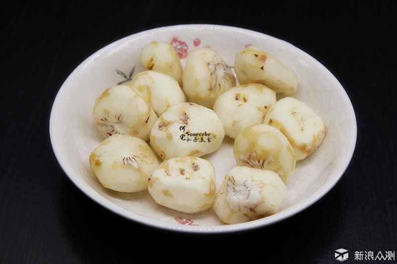 【红薯马蹄茅根糖水】食材:红薯,马蹄,茅根.