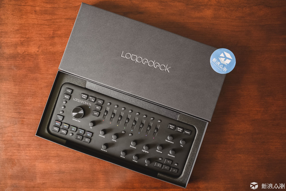 摆脱键鼠也能高效高逼格调色神器loupedeck