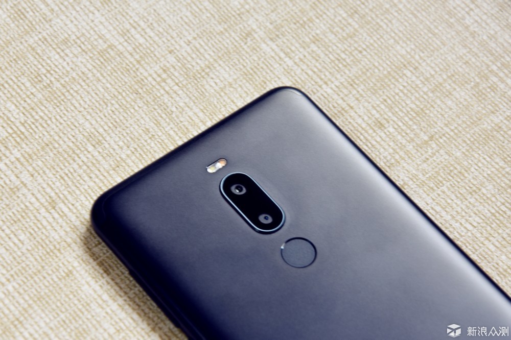 魅族首款后置指纹黄章亲自打造青年良品