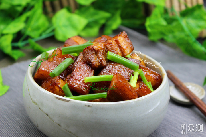 做红烧肉放不放大蒜 98801ceac2716d12065108945ac1c07b.jpg