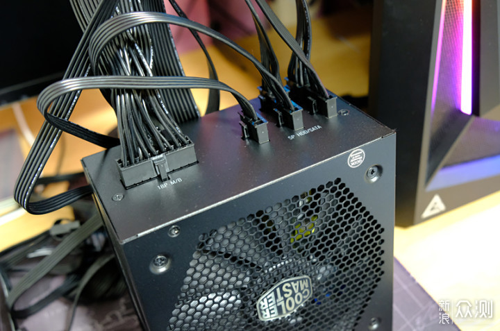 新年新电源一颗保十年酷冷v550全模组电源