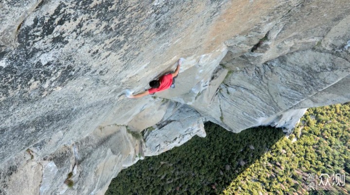 《徒手攀巖》(free solo),第91屆奧斯卡最佳紀錄長片,記錄了亞歷克斯