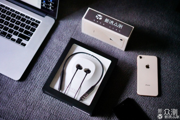 苹果xsmax手机怎么连蓝牙耳机 bc875dd64450d2925f4b0a89c91fdf32.jpg